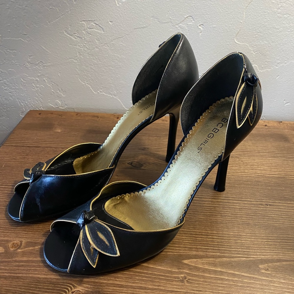 Like NEW BCBGirls 9.5M pumps